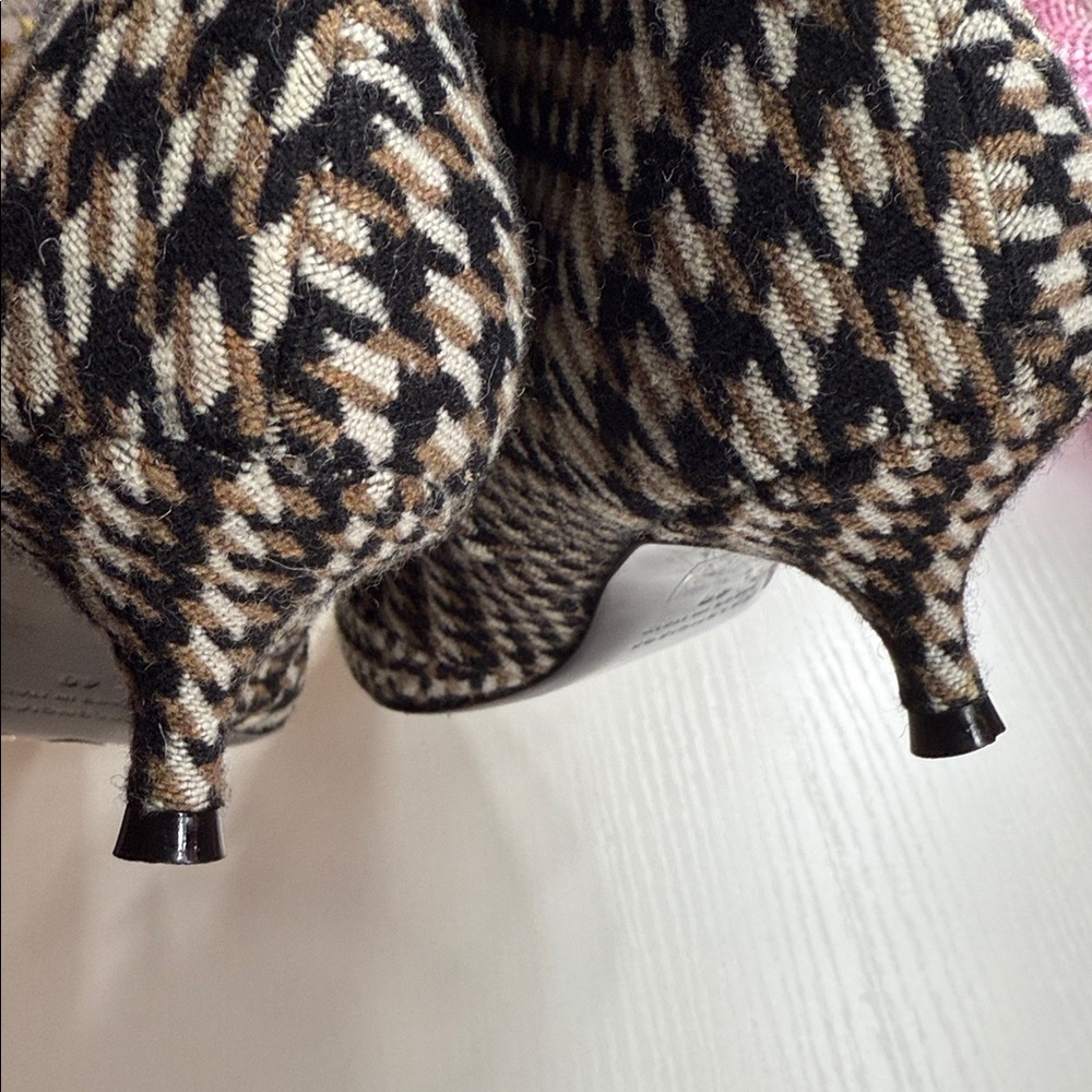 Brown tweeted Balenciaga ankle boots. - Picture 5 of 7